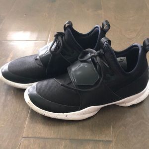 Puma black tennis shoes